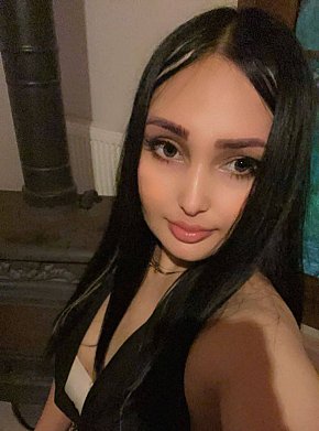 Gloriana Vip Escort escort in Dubai offers Kissing if good chemistry services