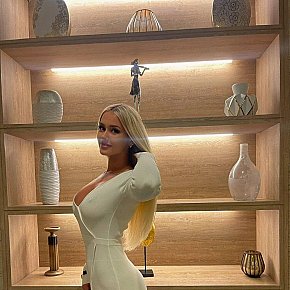 Kendal Vip Escort escort in Dubai offers French Kissing services