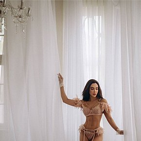 Kristin escort in London offers Girlfriend Experience (GFE) services