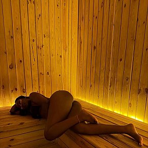 Penola Super Busty
 escort in Dubai offers Squirting services