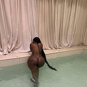 Penola Super Busty
 escort in Dubai offers Squirting services