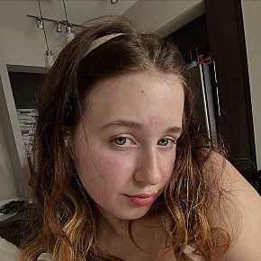 Eunice Colegiala escort in Berlin offers Handjob services