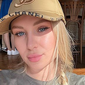 Melany Vip Escort escort in Dubai offers French Kissing services