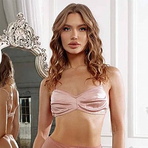 Annie All Natural
 escort in London offers Girlfriend Experience (GFE) services