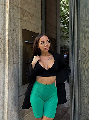 Elizabeth Vip Escort escort in Dubai offers Intimate massage services