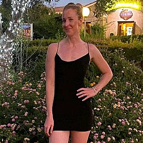 Chloe Occasional
 escort in Bangkok offers Handjob services