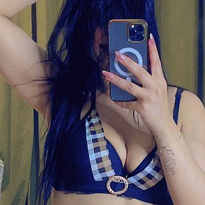 Yaraa Mature escort in Dubai offers 69 Position services