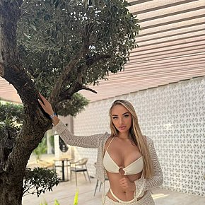 Demi Naturală escort in London offers Girlfriend Experience(GFE) services