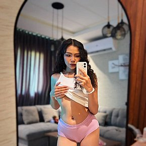 Dahlia All Natural
 escort in Riyadh offers French Kissing services
