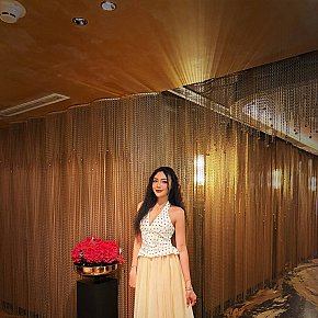 Dahlia All Natural
 escort in Riyadh offers French Kissing services