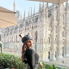 Pia Vip Escort escort in Dubai offers Intimate massage services