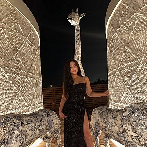 Dominica escort in Dubai offers Erotic massage services