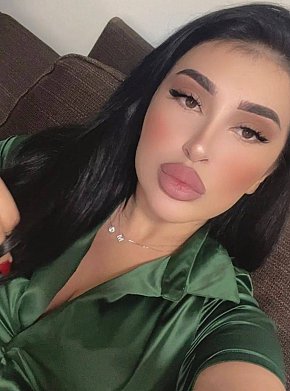 Eda Vip Escort escort in Dubai offers Intimate massage services