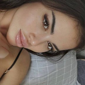 Eda Vip Escort escort in Dubai offers Intimate massage services
