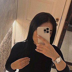 Eda Vip Escort escort in Dubai offers Intimate massage services