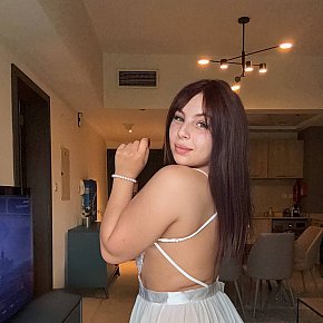 Diva escort in Dubai offers Golden Shower (give) services