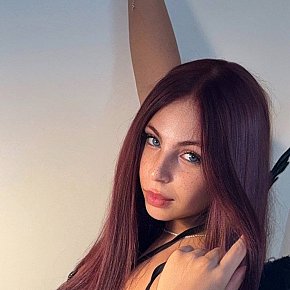 Diva escort in Dubai offers Golden Shower (give) services