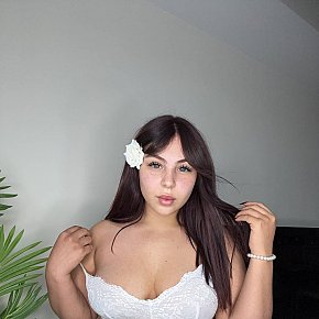 Diva escort in Dubai offers Golden Shower (give) services