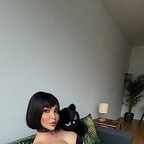 Zuzu Super Busty
 escort in Manama