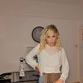 Lunnasun Model /Ex-model
 escort in London offers Girlfriend Experience (GFE) services