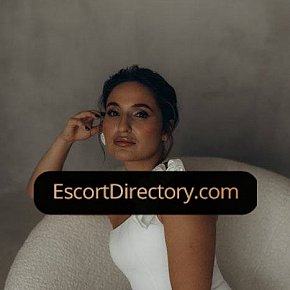 Kiras escort in  offers Beijar services