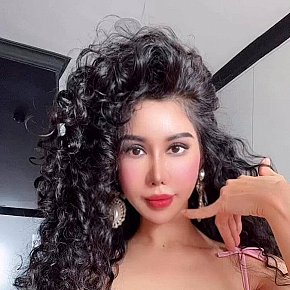 Linh-EvA escort in Abu Dhabi offers In den Mund spritzen services