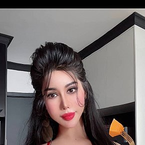 Linh-EvA escort in Abu Dhabi offers French Kissing services