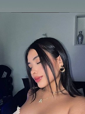 Kendall Occasional
 escort in Bangkok offers Erotic massage services