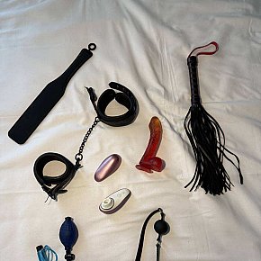 Kitty-Sub Petite
 escort in Prague offers Bondage services