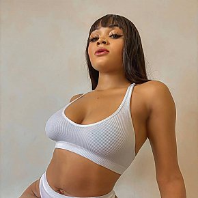 La-Regina All Natural
 escort in Dubai offers Girlfriend Experience (GFE) services