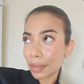 LilyinLondon escort in London offers French Kissing services