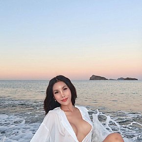 Chesa Petite
 escort in Manila offers Handjob services