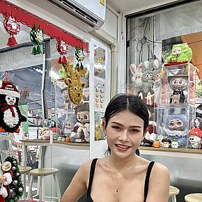 Risa escort in Bangkok offers Oral fără Prezervativ services