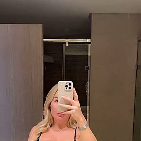 Carolina escort in Montreal offers Finalizare pe Corp(COB) services
