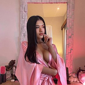 Ella escort in Doha offers Shower  services
