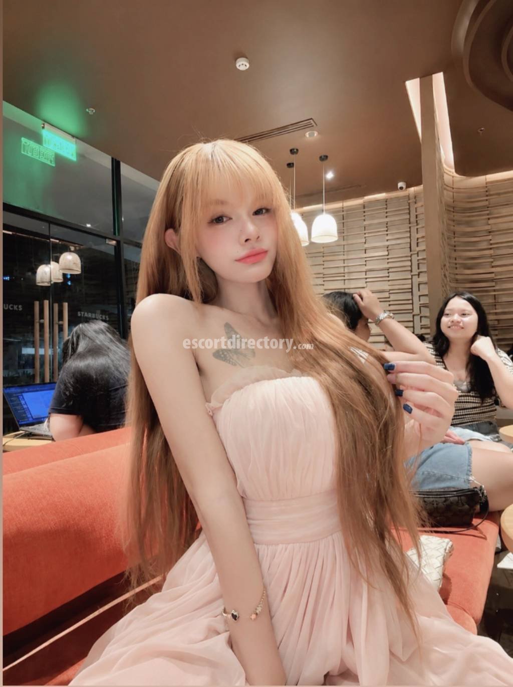 Hot girl in Manila offers Massagem erótica