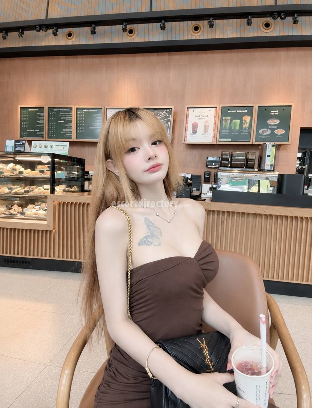 Hot girl in Manila offers Massagem erótica