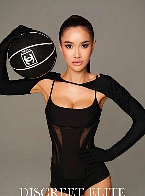 Leya All Natural
 escort in London offers Intimate massage services