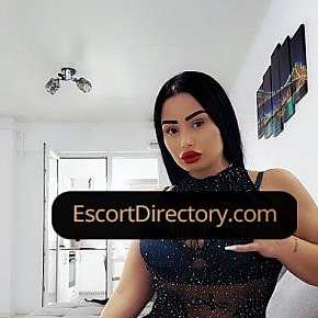 Luna escort in  offers Girlfriend Experience(GFE) services