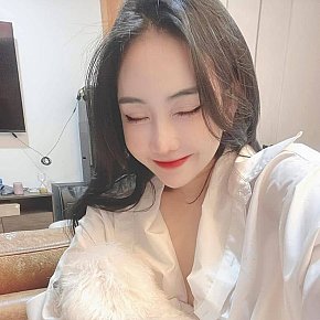 CherryMiuuuu escort in Singapore City offers Kissing services