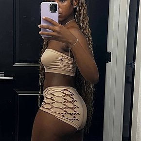 Hanifah escort in Kampala offers Erotic massage services