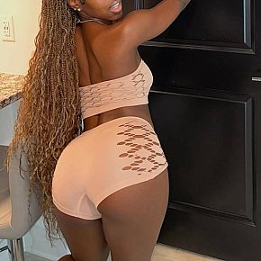 Hanifah escort in Kampala offers Erotic massage services