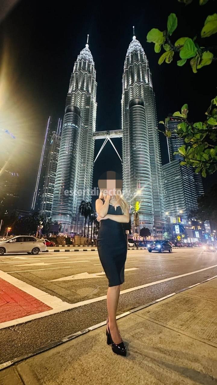 Anastasia Colegiala escort in Kuala Lumpur offers Beso francés services