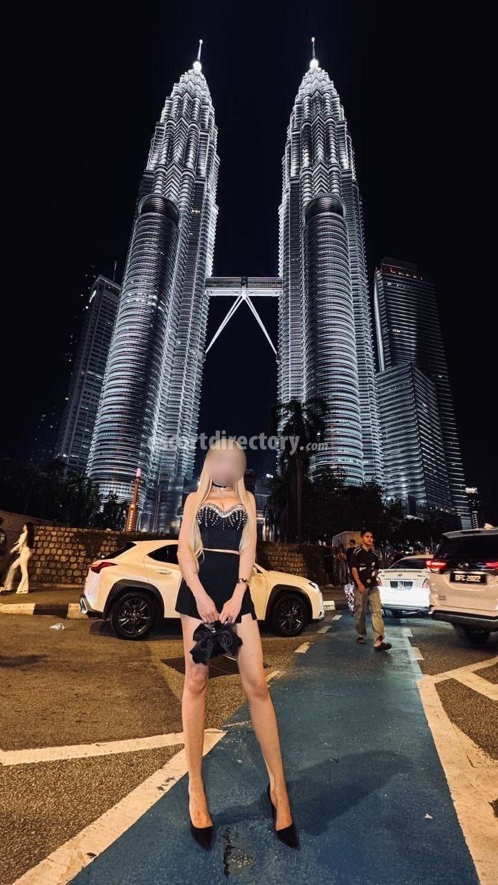 Hot girl in Kuala Lumpur offers Sexo en diferentes posturas