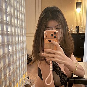 Aira-GF escort in Makati offers French Kissing services