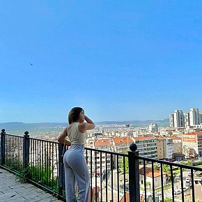 Andrea All Natural
 escort in Istanbul offers Girlfriend Experience (GFE) services