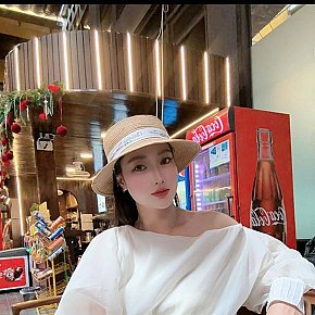 Vyvy escort in Singapore City offers Girlfriend Experience (GFE) services