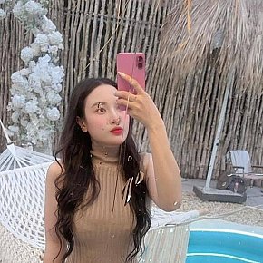Vyvy escort in Singapore City offers Girlfriend Experience (GFE) services