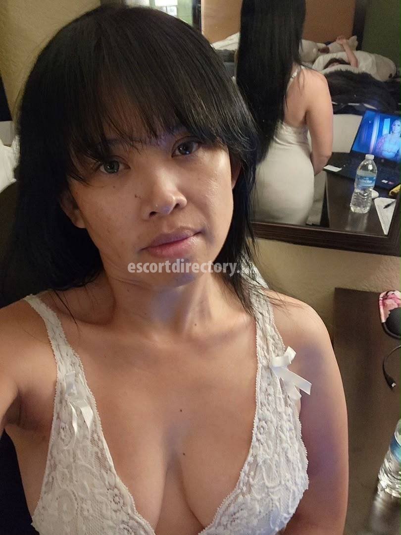 Elizabeth delahoya VIP escort in Toronto offers dildo play/toys services