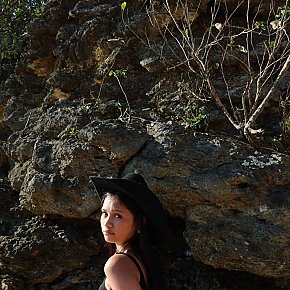Shaira Petite
 escort in Manila offers Rimming (give) services